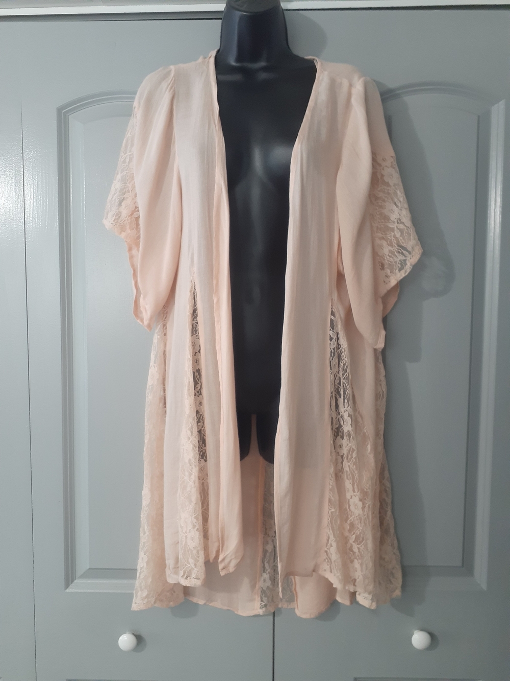 Cato Sheer Lace-Panel Kimono Robe in Pale Pink